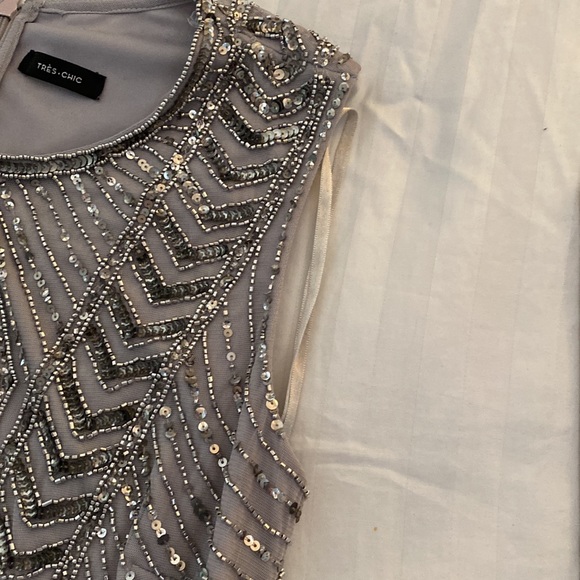 Evening Elegant long dress  Très chic design Grey sequence with a flair bottom . - Picture 15 of 17